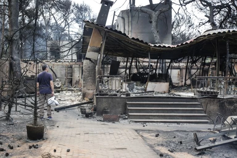 Μάτι: Μονόδρομος η κατεδάφιση αυθαιρέτων – Τι προτείνει το ΕΜΠ